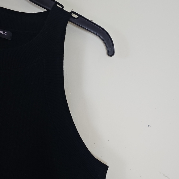 Banana Republic Black Knit Sweater - Picture 4 of 6